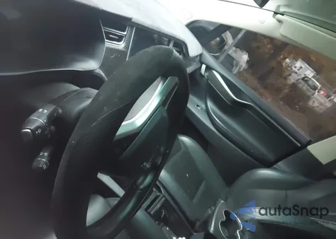 2016 Tesla Model X 60D/P100D/P90D z USA, uszkodzony, nr VIN 5YJXCAE43GF001193